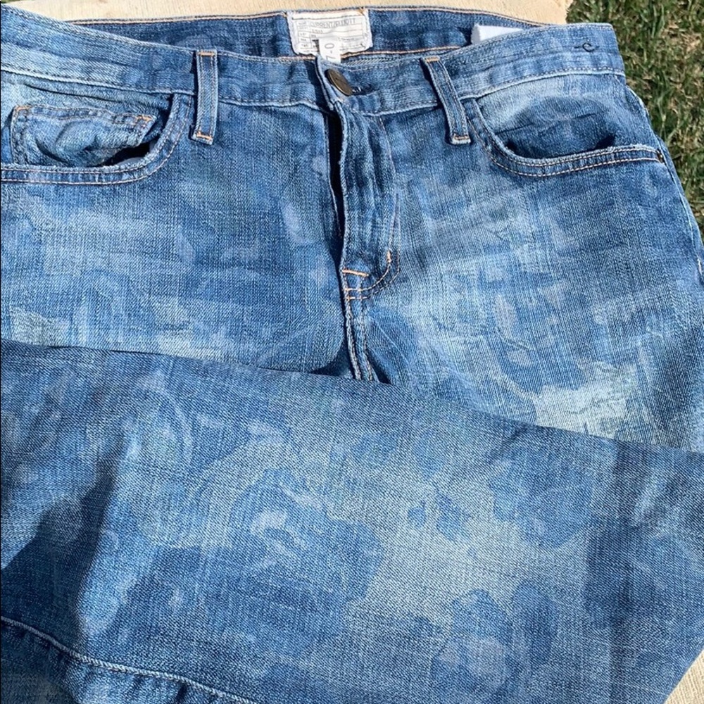 Floral patterned boyfriend Jean.